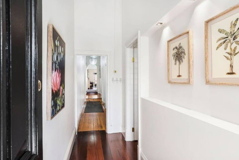 Cute As A Button - Picket Fence 3 Bed Stylish Home - QLD Tourism 3
