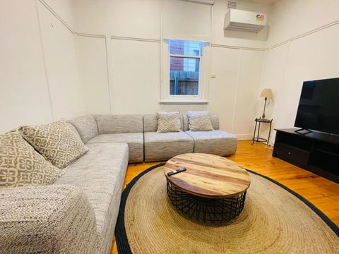 D114 Victorian Central Stay - Queensland Tourism 2