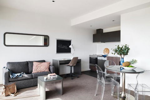 Dandenong Central Apartments Official - QLD Tourism 1