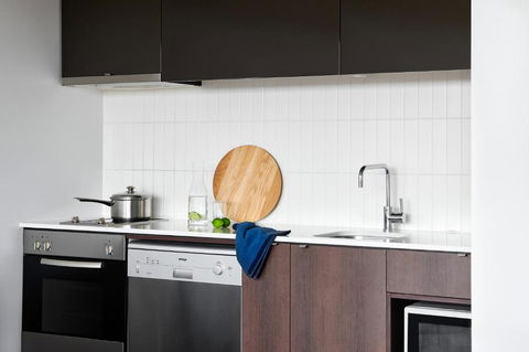 Dandenong Central Apartments Official - QLD Tourism 4