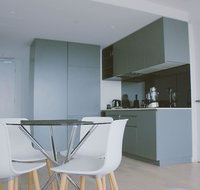 2Bed 2Bath Minimalist Apartment in CBD - Queensland Tourism