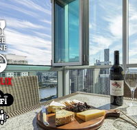 2BR EPIC VIEWS  CBD  2 Cars  Pool Wine Gym Netflix - QLD Tourism