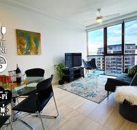 2BR Food  Drink Hub  Gym Pool Views Roof Terrace - QLD Tourism