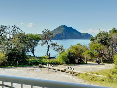 3 'Albacore', 12 Ondine Close - Waterfront, Pool, Lift & Views - QLD Tourism 0