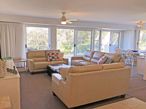 3 'Albacore', 12 Ondine Close - Waterfront, Pool, Lift & Views - QLD Tourism 1