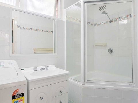 3 'Far Horizons' 77 Ronald Avenue - Cosy Comfortable Unit With Filtered Views - QLD Tourism 1