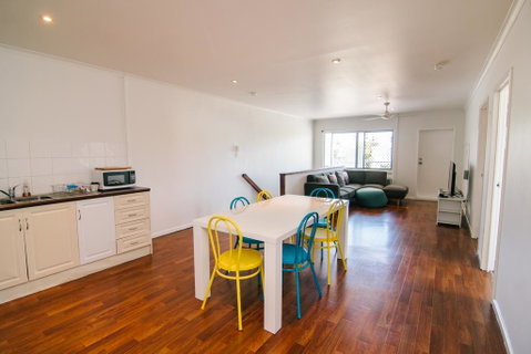 3 Bedroom Apartment / Spence St - QLD Tourism 3