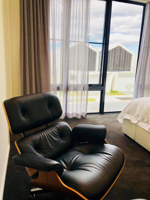 3 Bedroom Executive Luxury Beachside Townhouse - QLD Tourism 3