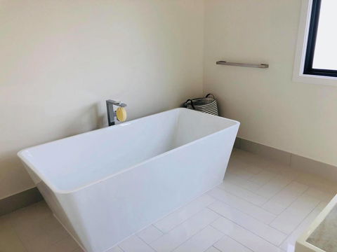 3 Bedroom Executive Luxury Beachside Townhouse - QLD Tourism 2