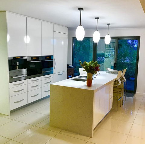 3 Divas Luxury Accommodation - QLD Tourism 1