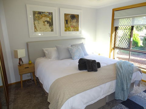 3 Pears On The Park McLaren Vale - QLD Tourism 0