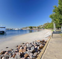 3 Tomaree Street - cute 4 bedroom house with aircon in the heart of town - QLD Tourism