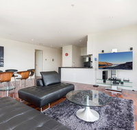 3-Bed Apartment with Parking Near Parks and Dining - QLD Tourism