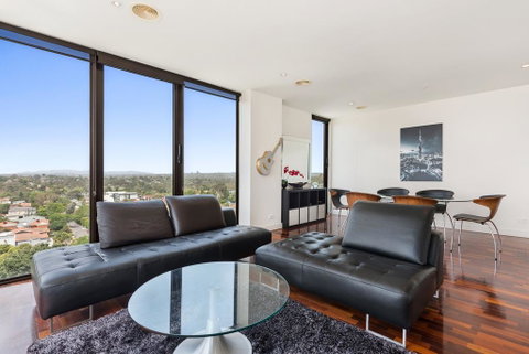3-Bed Apartment With Parking Near Parks And Dining - QLD Tourism 1