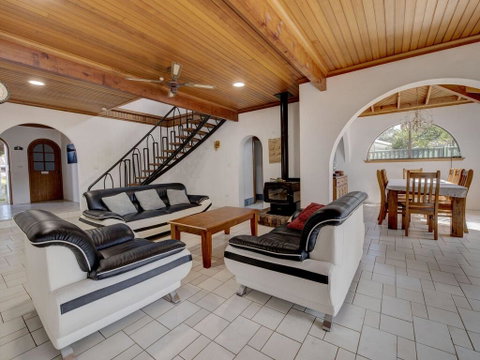 31 Rest Point Absolute Waterfront With Jetty - QLD Tourism 2
