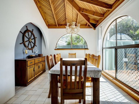 31 Rest Point Absolute Waterfront With Jetty - QLD Tourism 1