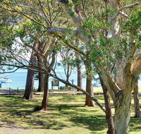 32 'Bay Parklands' 2 Gowrie Avenue - fantastic unit with air conditioning pool tennis court  spa - QLD Tourism