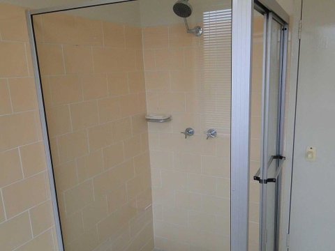 4 'Adriana', 83 Ronald Avenue - Open Plan Living With Backyard - QLD Tourism 3
