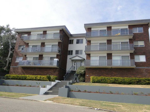 4 'Adriana', 83 Ronald Avenue - Open Plan Living With Backyard - QLD Tourism 0