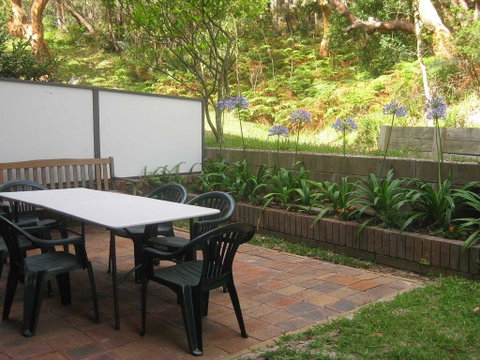 4 'Adriana', 83 Ronald Avenue - Open Plan Living With Backyard - QLD Tourism 1