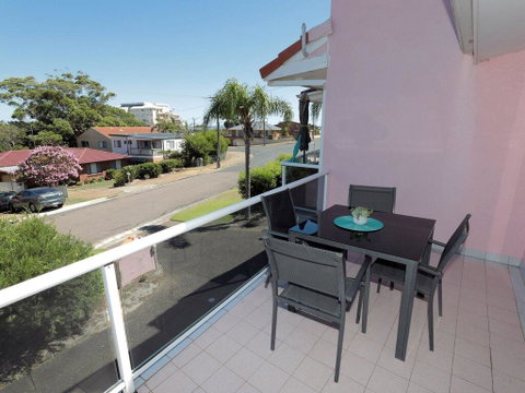 4 'Frangipani' 30 Leonard Avenue - Spacious Townhouse - QLD Tourism 0