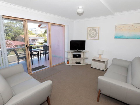 4 'Frangipani' 30 Leonard Avenue - Spacious Townhouse - QLD Tourism 1