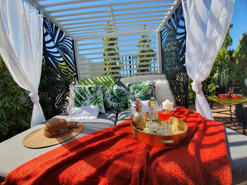 4 BEDROOM GARDENS ESCAPE - CHAMPAGNE STAYS Darwin - QLD Tourism 1