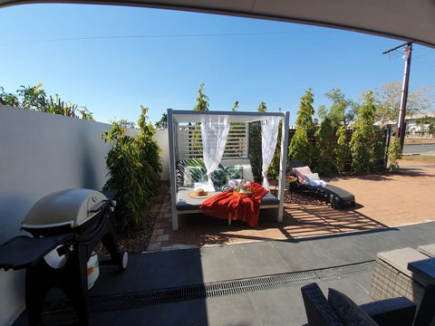 4 BEDROOM GARDENS ESCAPE - CHAMPAGNE STAYS Darwin - QLD Tourism 2
