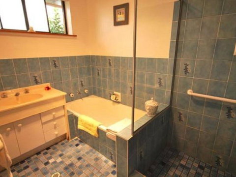 41 Leonard Avenue- Pet Friendly, Boat Parking & Aircon - QLD Tourism 1