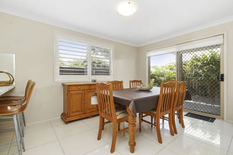 44 Oaks Avenue, No:4 - Queensland Tourism 2