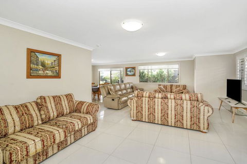 44 Oaks Avenue, No:4 - Queensland Tourism 3