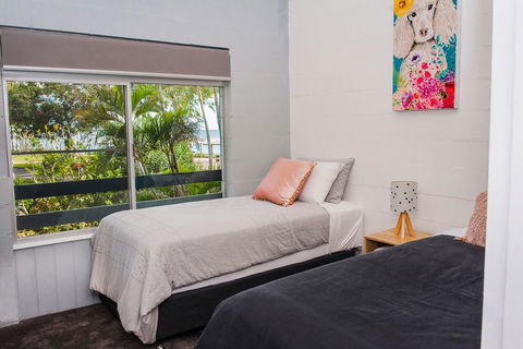 454 Charlton Esplanade Apartment - QLD Tourism 1