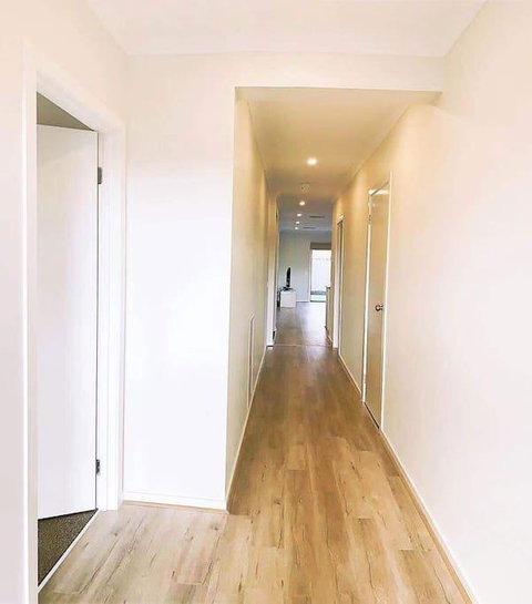 4Bed 2Bath Cozy Guesthouse In Tarneit - QLD Tourism 3