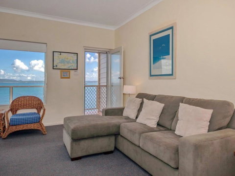 5 'Quarterdeck', 12 Magnus Street - Panoramic Water Views & Close To Town - QLD Tourism 3