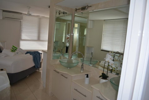 5,  Apartment On The Esplanade - QLD Tourism 3