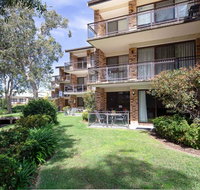57 'BAY PARKLANDS' 2 GOWRIE AVE - GROUND FLOOR UNIT WITH POOL TENNIS COURT  AIRCON - QLD Tourism