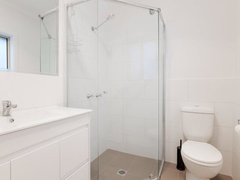 5B BENT STREET - LARGE HOUSE WITH DUCTED AIR CON, WIFI & FOXTEL - QLD Tourism 3