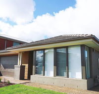5Bed 2Bath Family House in Werribee - QLD Tourism