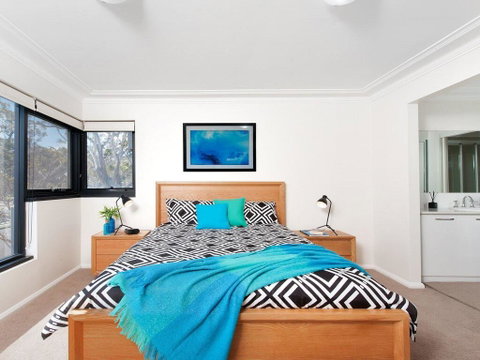 6 'FLORENTINE', 11 COLUMBIA CLOSE - STUNNING UNIT WITH SENSATIONAL VIEWS - QLD Tourism 3