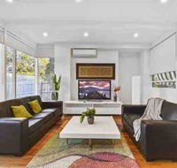 6 Bedroom Beautiful and Comfy Family House - Queensland Tourism