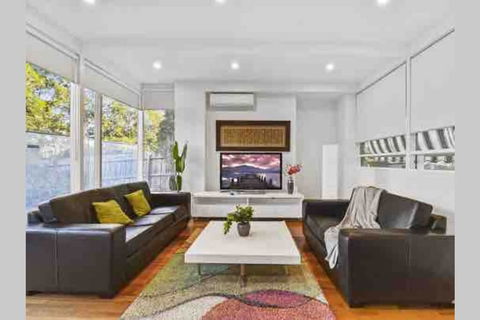 6 Bedroom Beautiful And Comfy Family House - Queensland Tourism 0