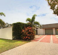 6 Petrie Ave Marcoola Pet Friendly Linen supplied - QLD Tourism