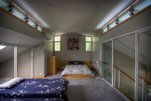 6 Satinwood Drive - Rainbow Shores, Stylish Beach House, Free WiFi - QLD Tourism 3