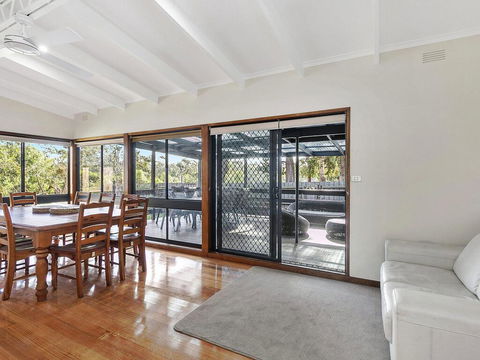 62 BINGLEY PARADE RIVERSEA HOUSE - QLD Tourism 1