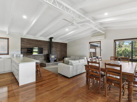62 BINGLEY PARADE RIVERSEA HOUSE - QLD Tourism 3