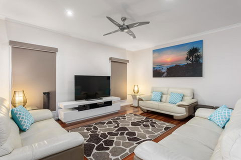 7 Ibis Court - Spacious Family Home With Large Outdoor Area, Swimming Pool & Ample Parking - QLD Tourism 2