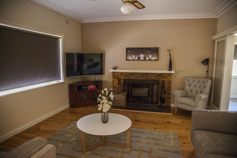 725 Myrtleford-Yackandandah Road - QLD Tourism 2