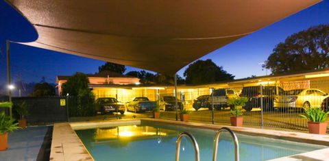 A & A Motel - QLD Tourism 0