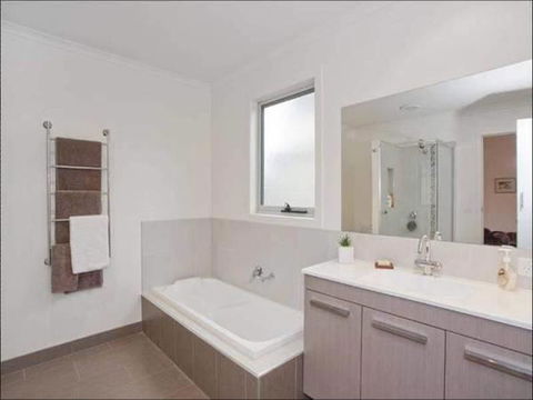 A Beautiful Beach House Torquay - QLD Tourism 3