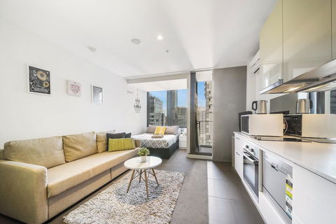 A Charming Studio With Stunning City Views - QLD Tourism 0